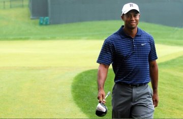 Tiger Woods s tričkem - celebrity a trička